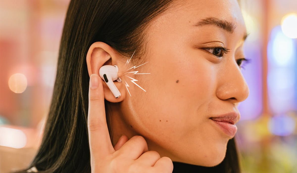 lady-wearing-airpods